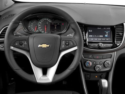 Used 2017 Chevrolet Trax LT w/ Driver Confidence Package AWD/4WD image 10