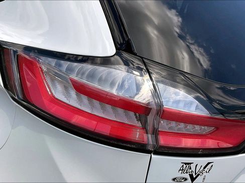 Used 2022 Ford Edge ST image 29