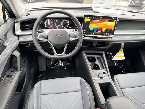 New 2026 Volkswagen Tiguan SE image 8