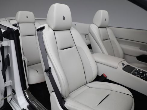 Certified 2018 Rolls-Royce Dawn image 32