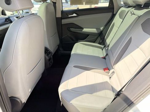 Certified 2023 Volkswagen Taos SE w/ Panoramic Sunroof Package FWD image 11