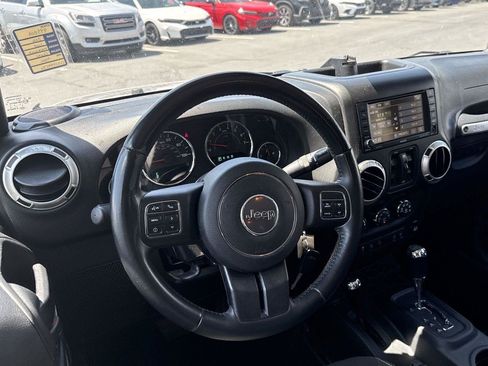 Used 2016 Jeep Wrangler Unlimited Sahara w/ Connectivity Group AWD/4WD image 18