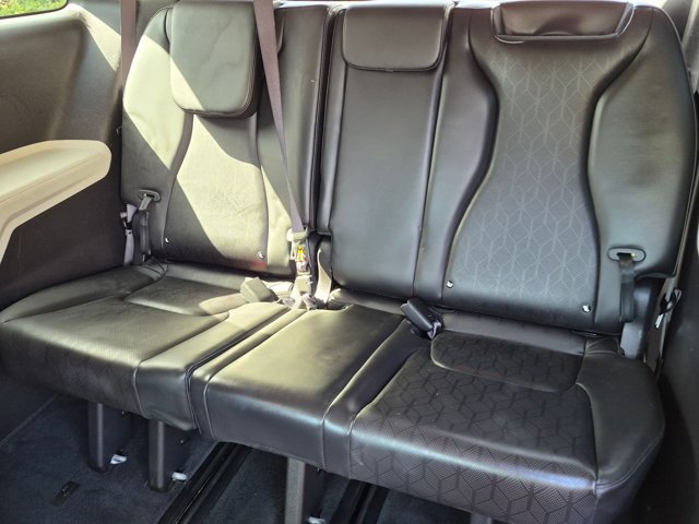 Used 2023 Kia Carnival LX FWD image 17