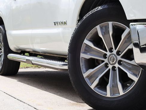 Used 2017 Nissan Titan SL RWD image 11