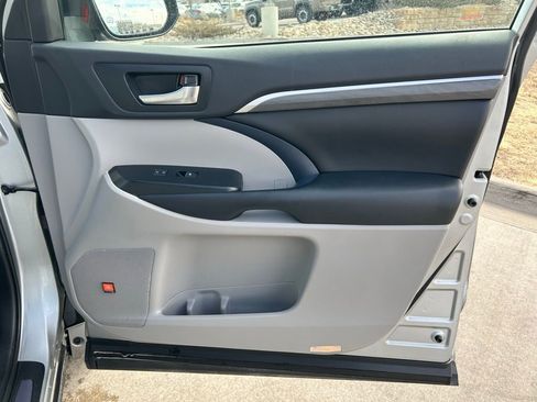 Used 2019 Toyota Highlander Limited image 30