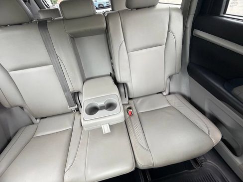 Used 2018 Toyota Highlander XLE AWD/4WD image 15