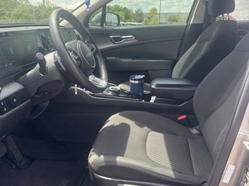 Used 2023 Kia Sportage LX AWD/4WD image 2