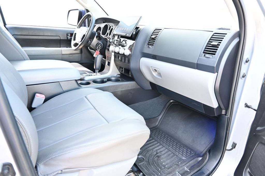 Used 2013 Toyota Tundra 2WD CrewMax w/ SR5 Pkg image 24