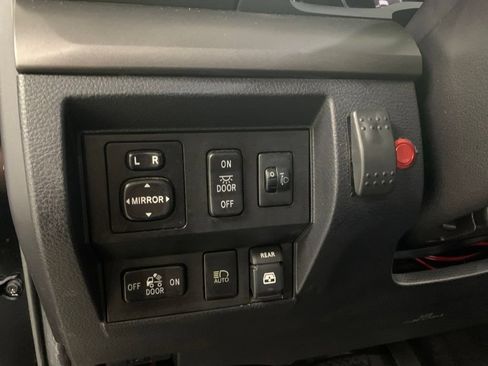 Used 2018 Toyota Tundra SR5 w/ SR5 Upgrade Package AWD/4WD image 17