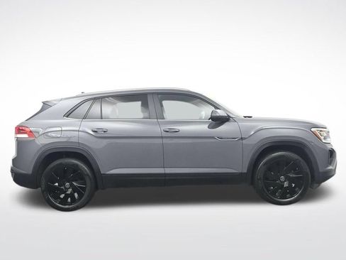 Used 2024 Volkswagen Atlas Cross Sport SE w/ Panoramic Sunroof Package AWD/4WD image 4
