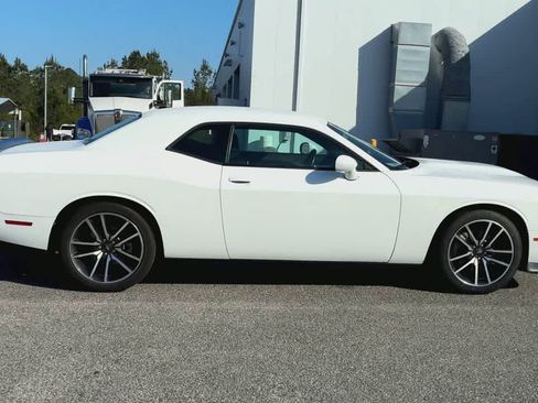 Used 2023 Dodge Challenger R/T RWD image 9