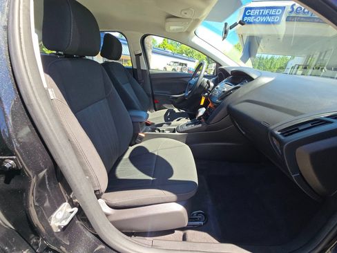 Used 2015 Ford Focus SE w/ SE Sport Package FWD image 11