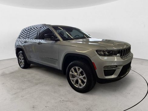 Used 2022 Jeep Grand Cherokee Limited AWD/4WD image 3