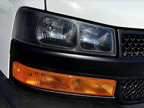 Used 2022 Chevrolet Express 3500 Extended w/ Driver Convenience Package image 27