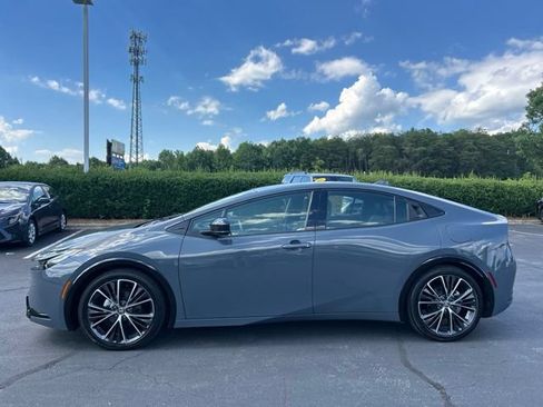Used 2024 Toyota Prius XLE FWD image 10
