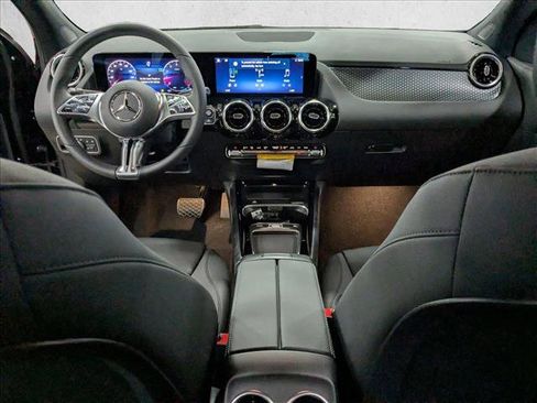 Used 2025 Mercedes-Benz GLA 250 image 13
