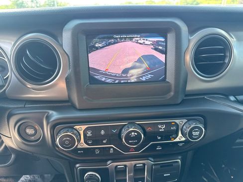 Used 2022 Jeep Wrangler Sport AWD/4WD image 13