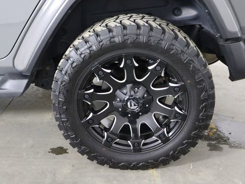 Used 2018 Jeep Wrangler Unlimited Sahara image 43