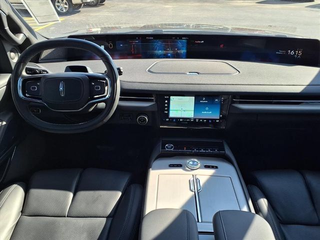 New 2025 Lincoln Navigator Reserve w/ Jet Appearance Package AWD/4WD image 5
