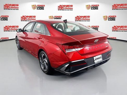 Used 2025 Hyundai Elantra Limited FWD image 2