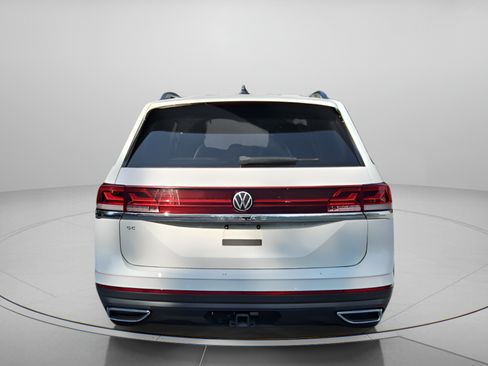 Used 2025 Volkswagen Atlas SE FWD image 4
