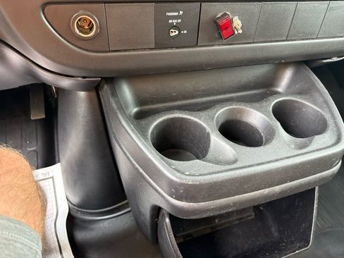 Used 2012 GMC Savana 3500 image 13