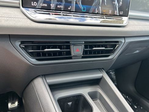 New 2026 Volkswagen Tiguan SE R-Line AWD/4WD image 37
