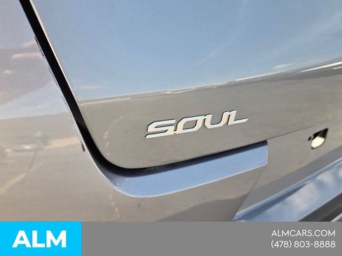 Used 2025 Kia Soul LX w/ LX Technology Package FWD image 8
