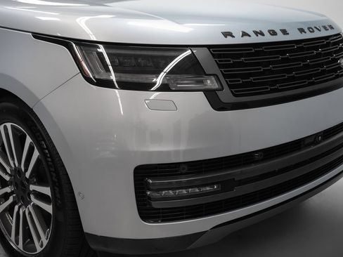 Used 2023 Land Rover Range Rover SE AWD/4WD image 2