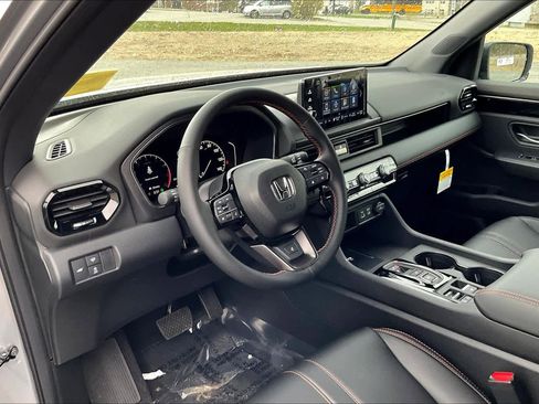 New 2025 Honda Pilot TrailSport image 9