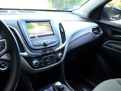 Used 2020 Chevrolet Equinox LS FWD image 14