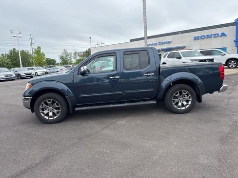 Used 2015 Nissan Frontier SL w/ Moonroof Package AWD/4WD image 13