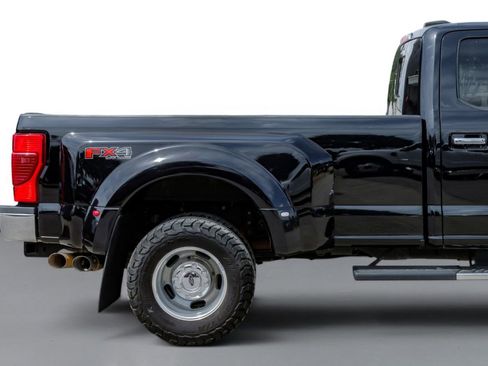 Used 2022 Ford F350 XLT w/ XLT Premium Package AWD/4WD image 6