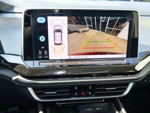 Certified 2025 Volkswagen Atlas Cross Sport SE w/ Panoramic Sunroof Package image 20