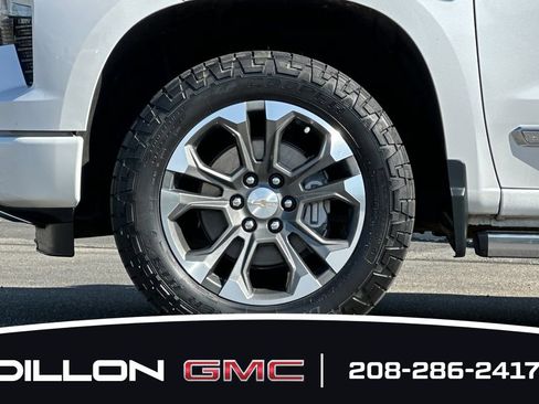 Used 2024 Chevrolet Silverado 1500 High Country w/ Technology Package AWD/4WD image 28