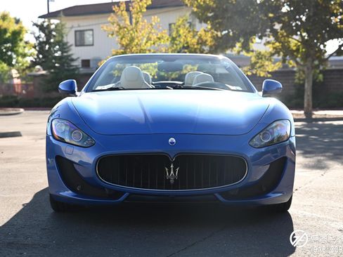Used 2016 Maserati GranTurismo Sport image 2