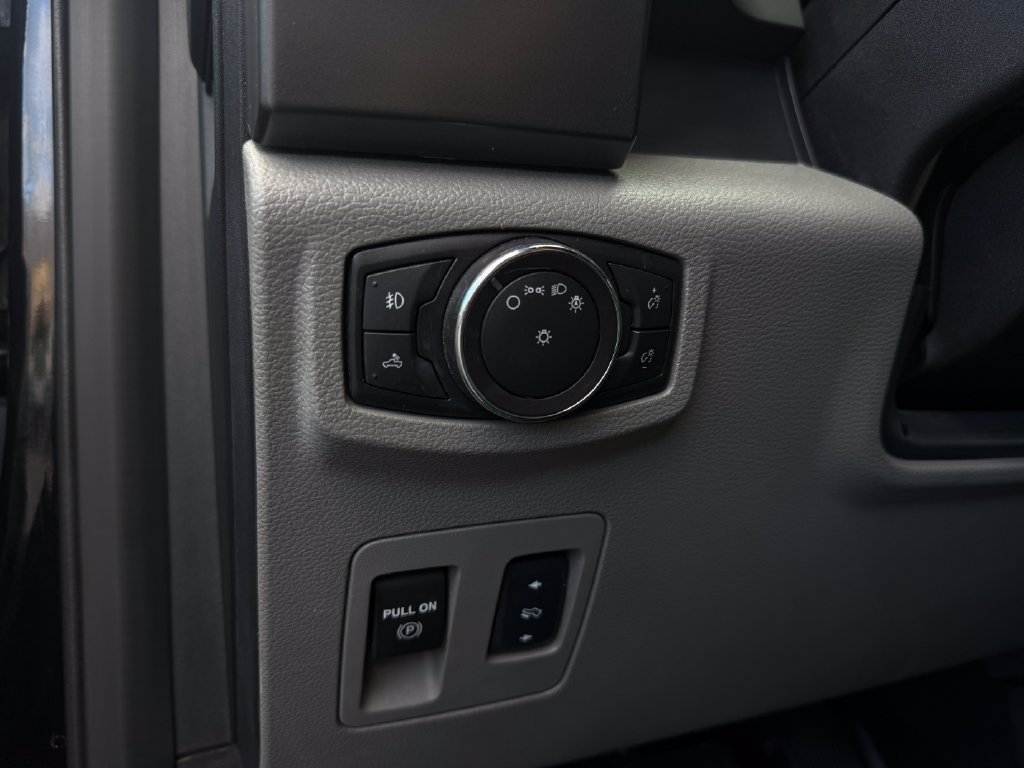 Used 2018 Ford F150 XLT w/ Equipment Group 302A Luxury AWD/4WD image 30