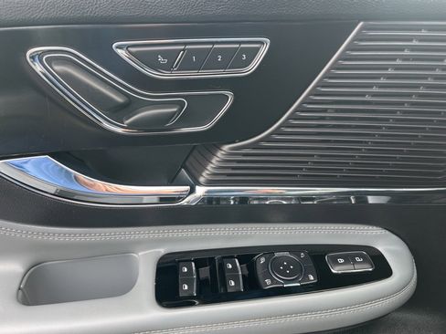 Used 2022 Lincoln Corsair FWD w/ Premium Package image 24