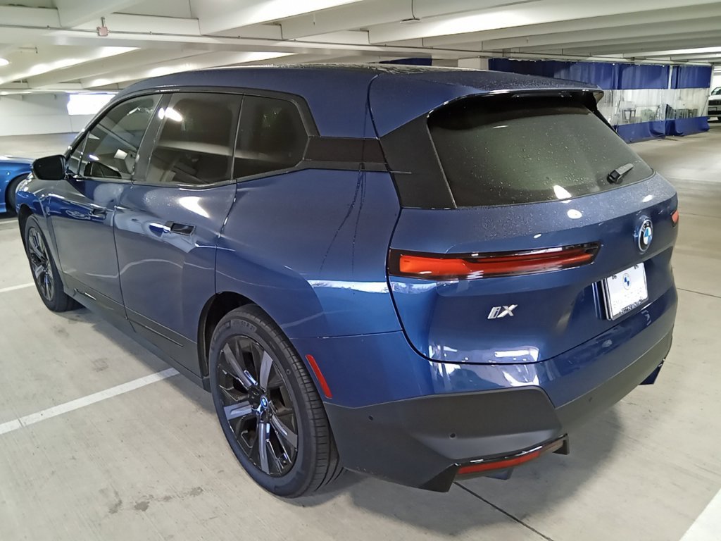 Used 2024 BMW iX xDrive50 w/ Convenience Package AWD/4WD image 7