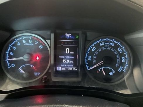 Used 2022 Toyota Tacoma TRD Off-Road w/ Technology Package AWD/4WD image 21