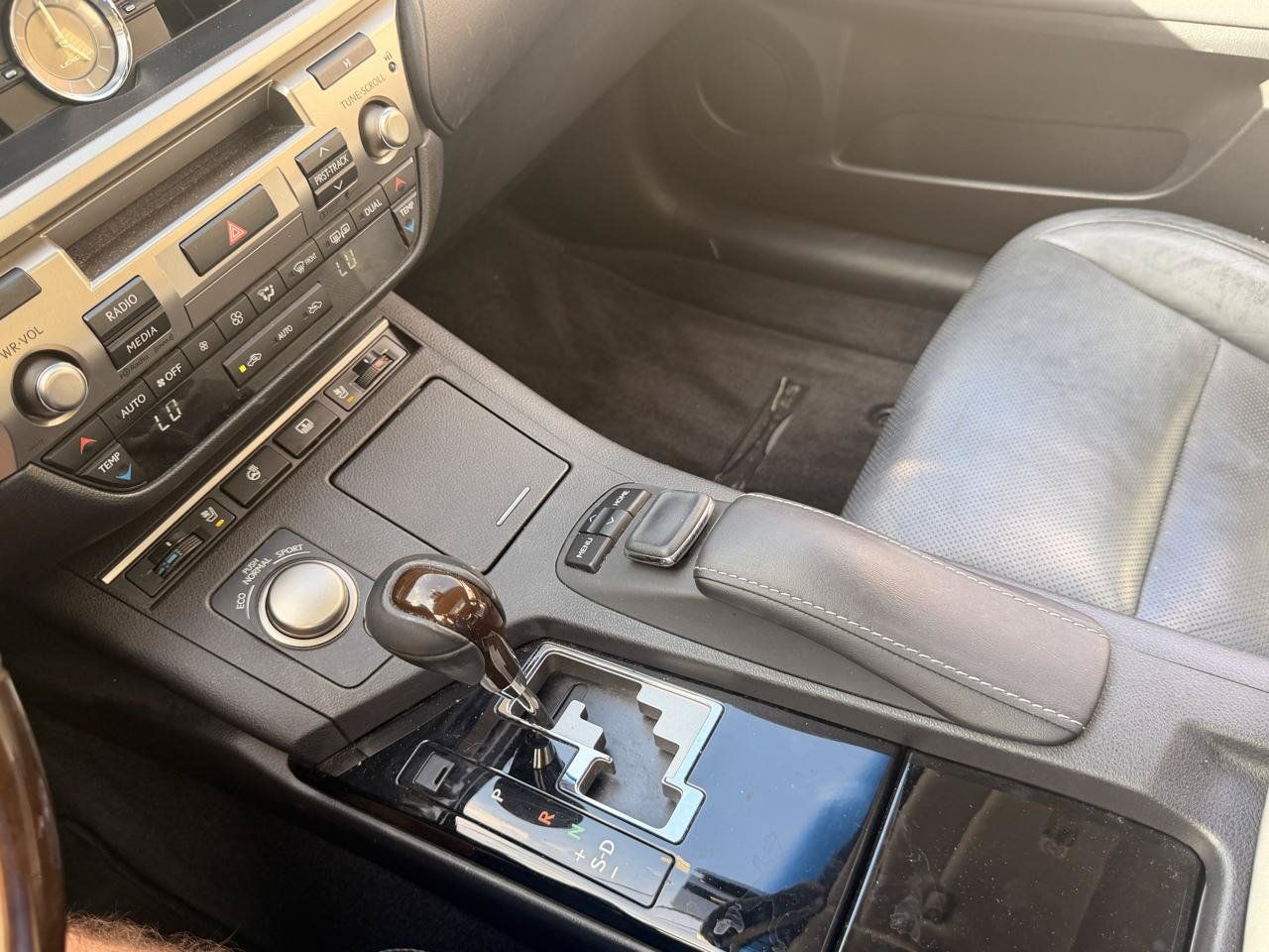 Used 2015 Lexus ES 350 w/ Luxury Package FWD image 29