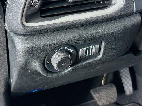 New 2026 Chrysler Pacifica Select image 10