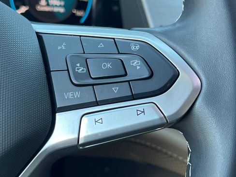 Used 2025 Volkswagen Atlas Cross Sport SE FWD image 26