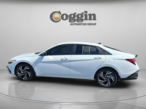 Certified 2025 Hyundai Elantra Sport image 2