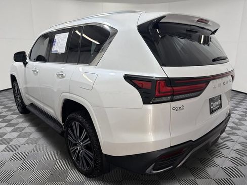 Used 2024 Lexus LX 600 4WD w/ Luxury Package image 4