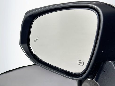 Used 2023 Toyota Highlander XLE image 17