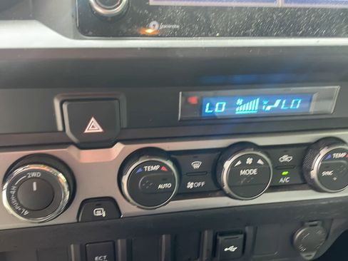 Used 2023 Toyota Tacoma SR AWD/4WD image 17