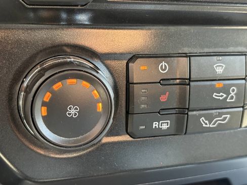 Used 2015 Ford F150 XLT w/ Equipment Group 302A Luxury AWD/4WD image 32