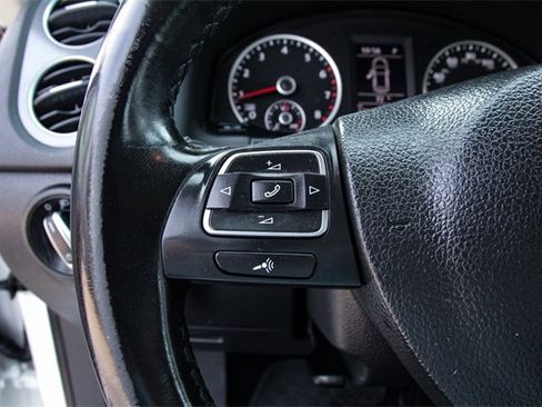 Used 2018 Volkswagen Tiguan Limited image 18