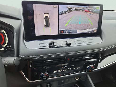 Used 2024 Nissan Rogue SL w/ SL Premium Package image 17